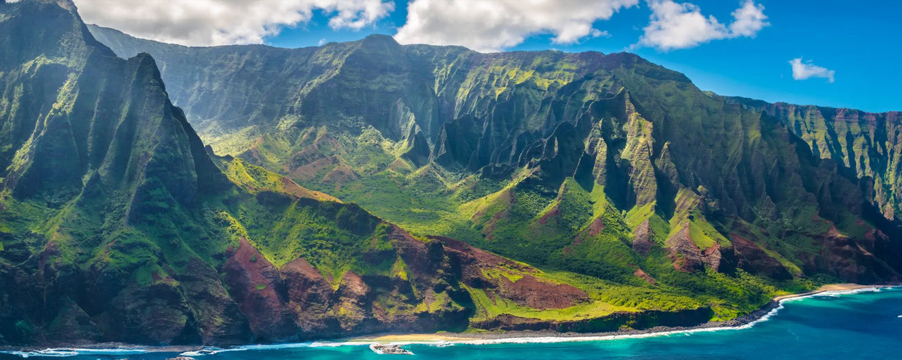 Panoramic view of the Na Pali Coast on Kauai island in Hawaii 